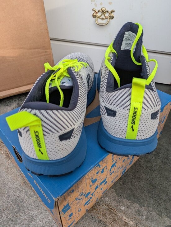 Brooks Revel 5 Mens Running Shoes size 10.5